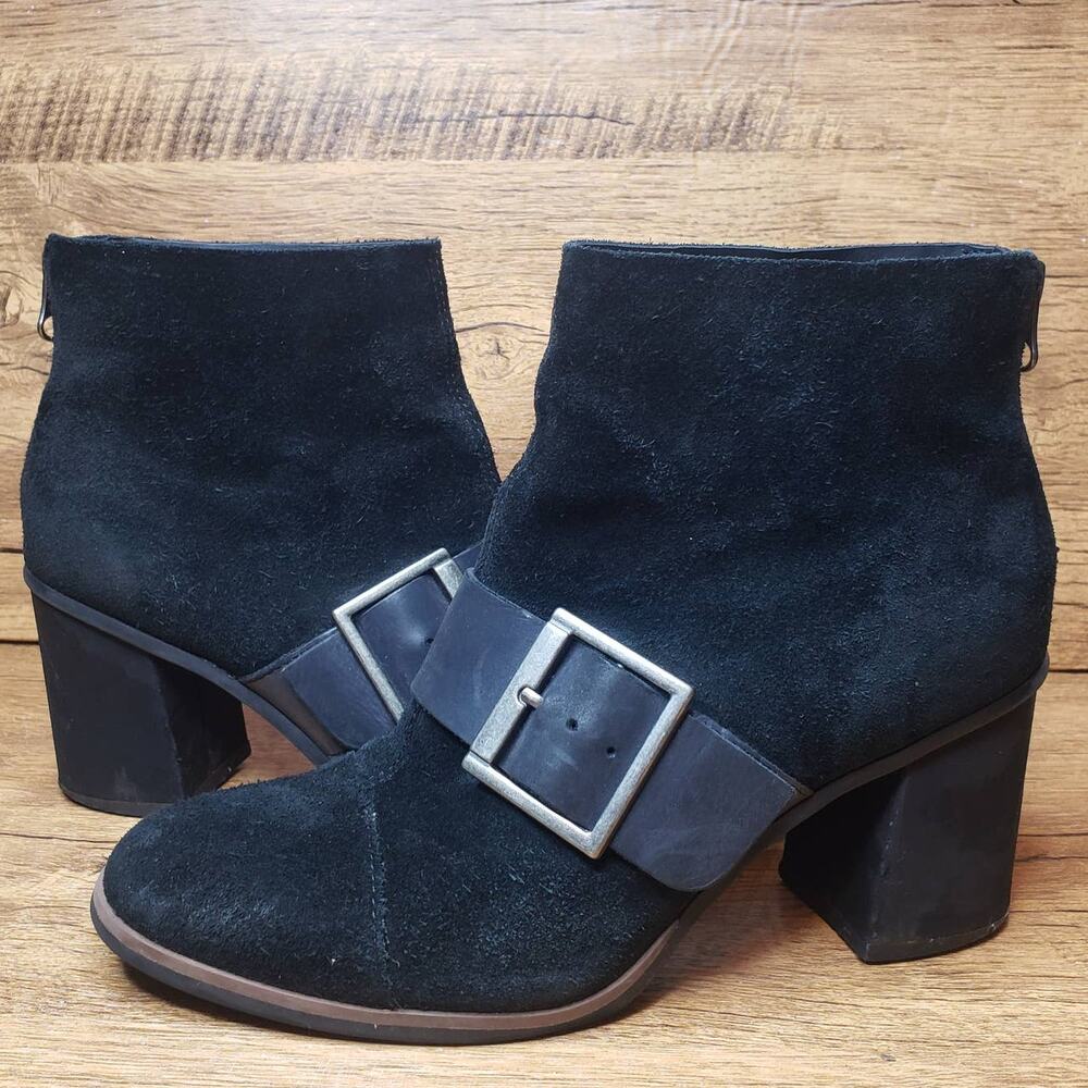 Korks Black Suede leather buckle detail block heel Ankle bootie sz 6.5 M
